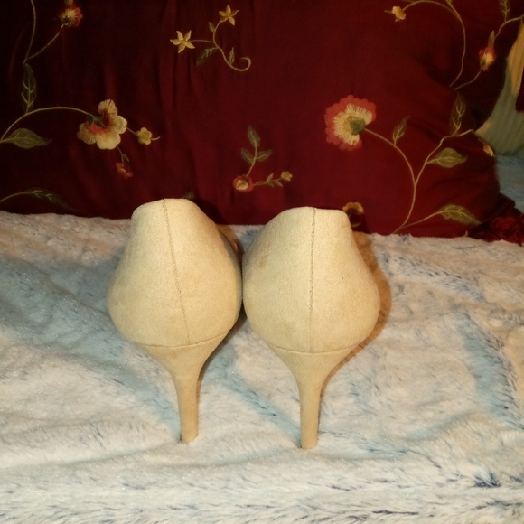 Sold**Womens Honey Beige Heels - Picture 7 of 8